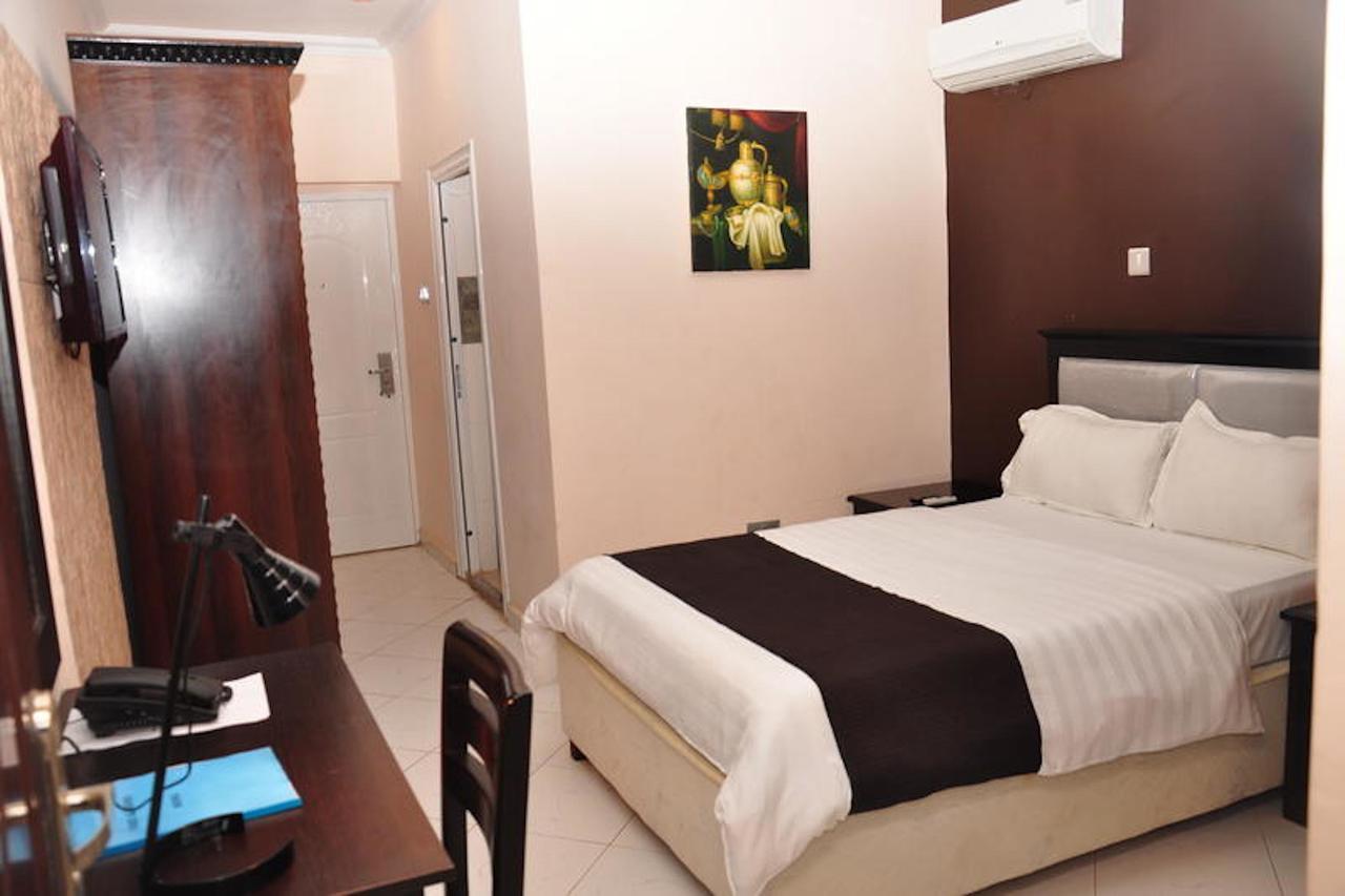 Grand Bank Link Hotel Otta Bagian luar foto