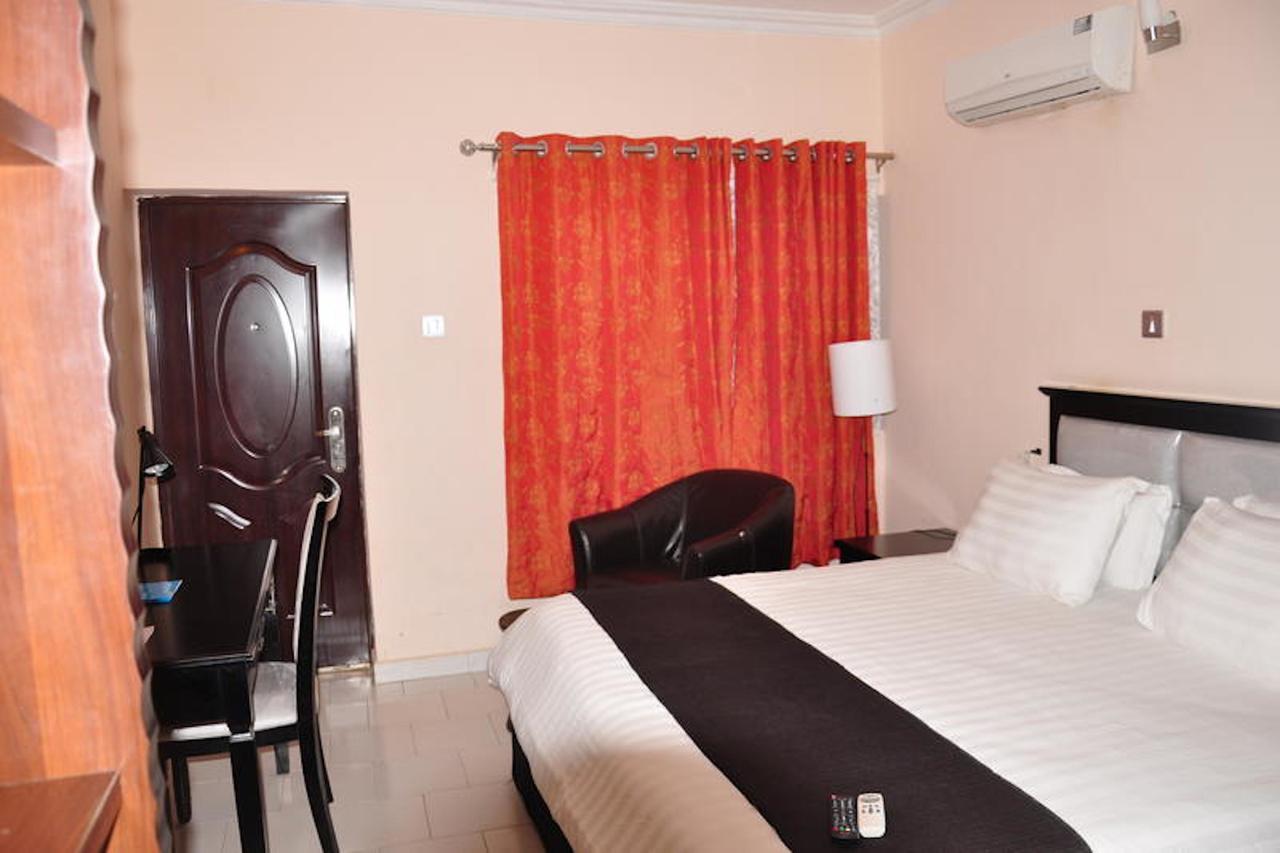 Grand Bank Link Hotel Otta Bagian luar foto