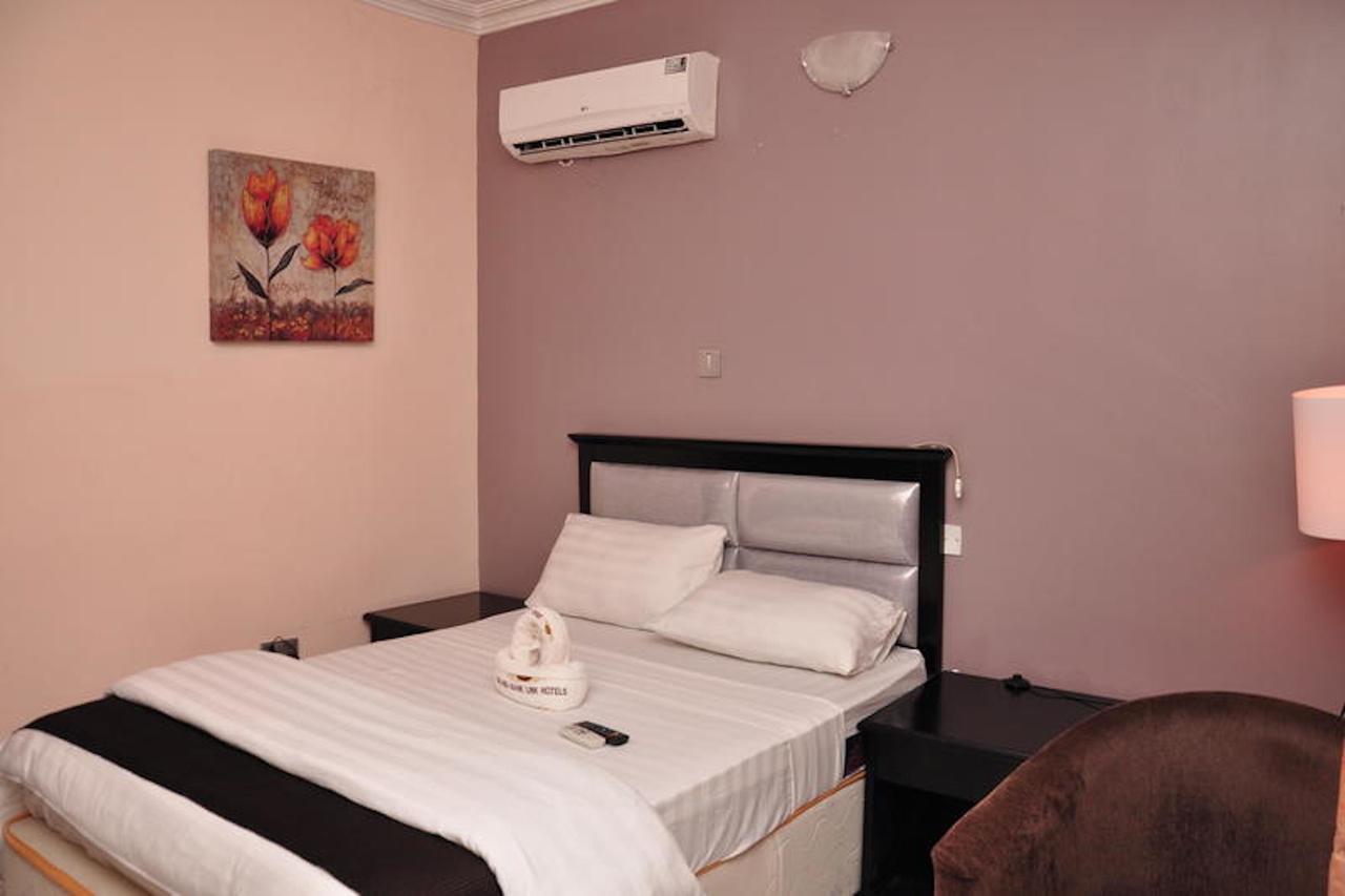 Grand Bank Link Hotel Otta Bagian luar foto